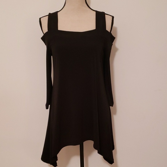 Kim & Cami Tops - Kim and Cami black off the shoulder hi/low top.